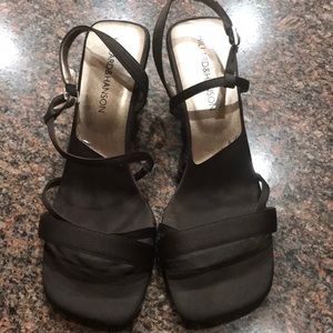 Hillard & Hanson black size 10M sandals w 2.5” heels. Good condition.
